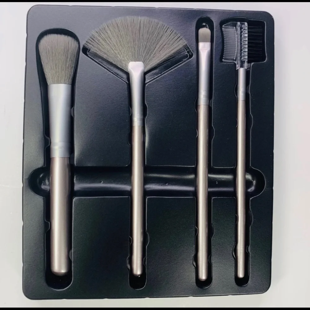 PIVOTAL COSMETICS || 4-Piece Essentials Facial Brush Set 🔘NWT🔘